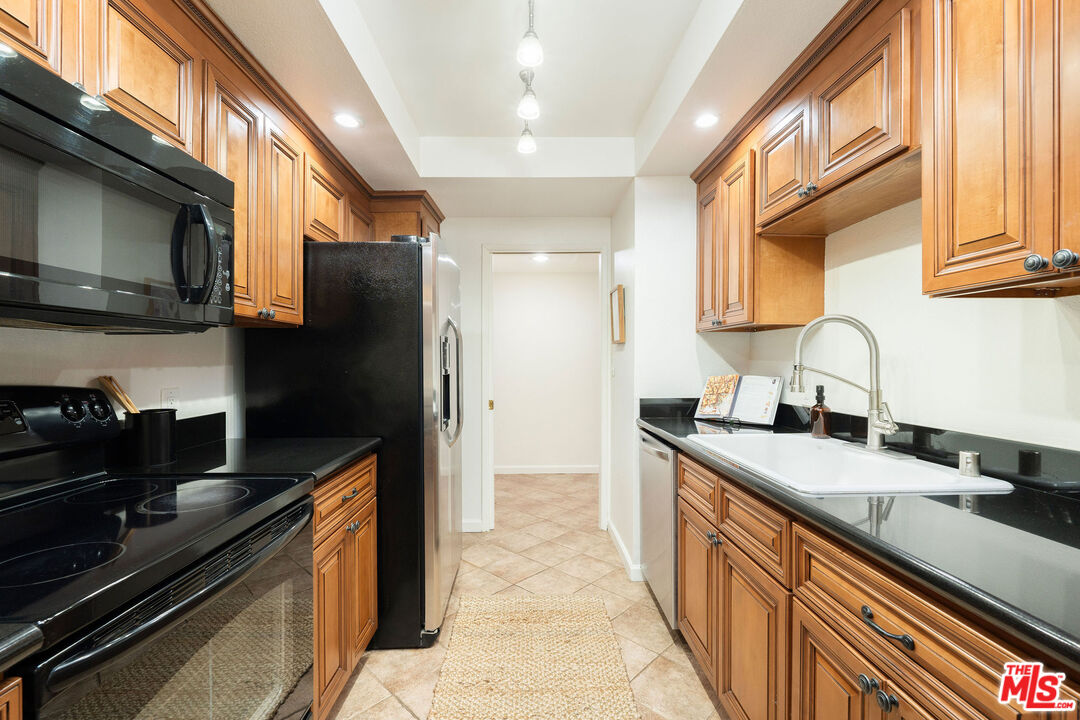 1401 Valley View Road, Unit 230 Glendale, CA 91202 - Photo 10 of 34 Gallery Image 10