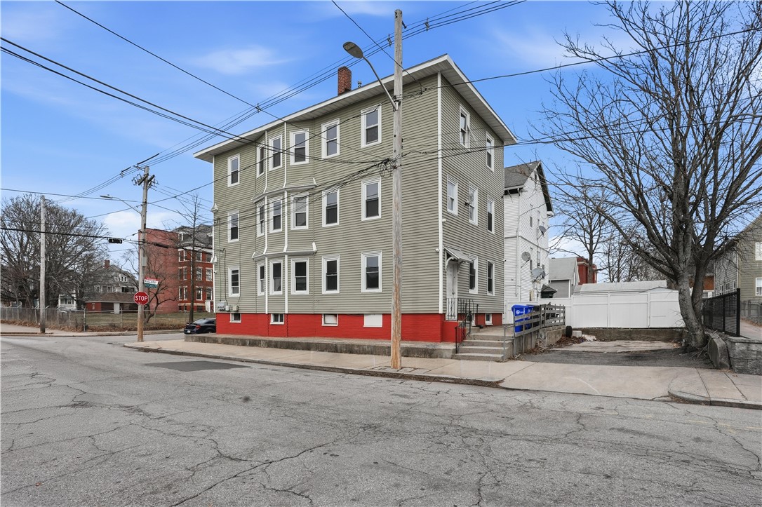 38 Mitchell Street Providence, RI 02907 - Photo 4 of 35
