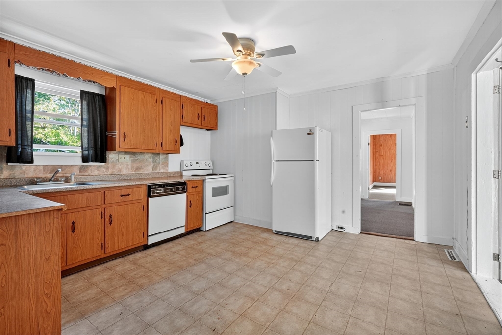 220 Orange Street Athol, MA 01331 - Photo 6 of 27