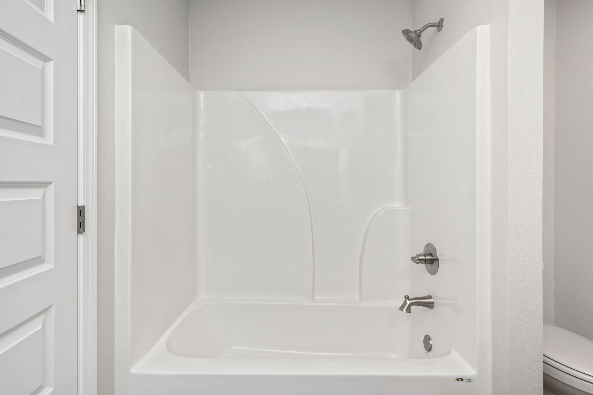 1002 Valley Road Crestview, FL 32539 - Photo 24 of 31 a bathroom with a bathtub