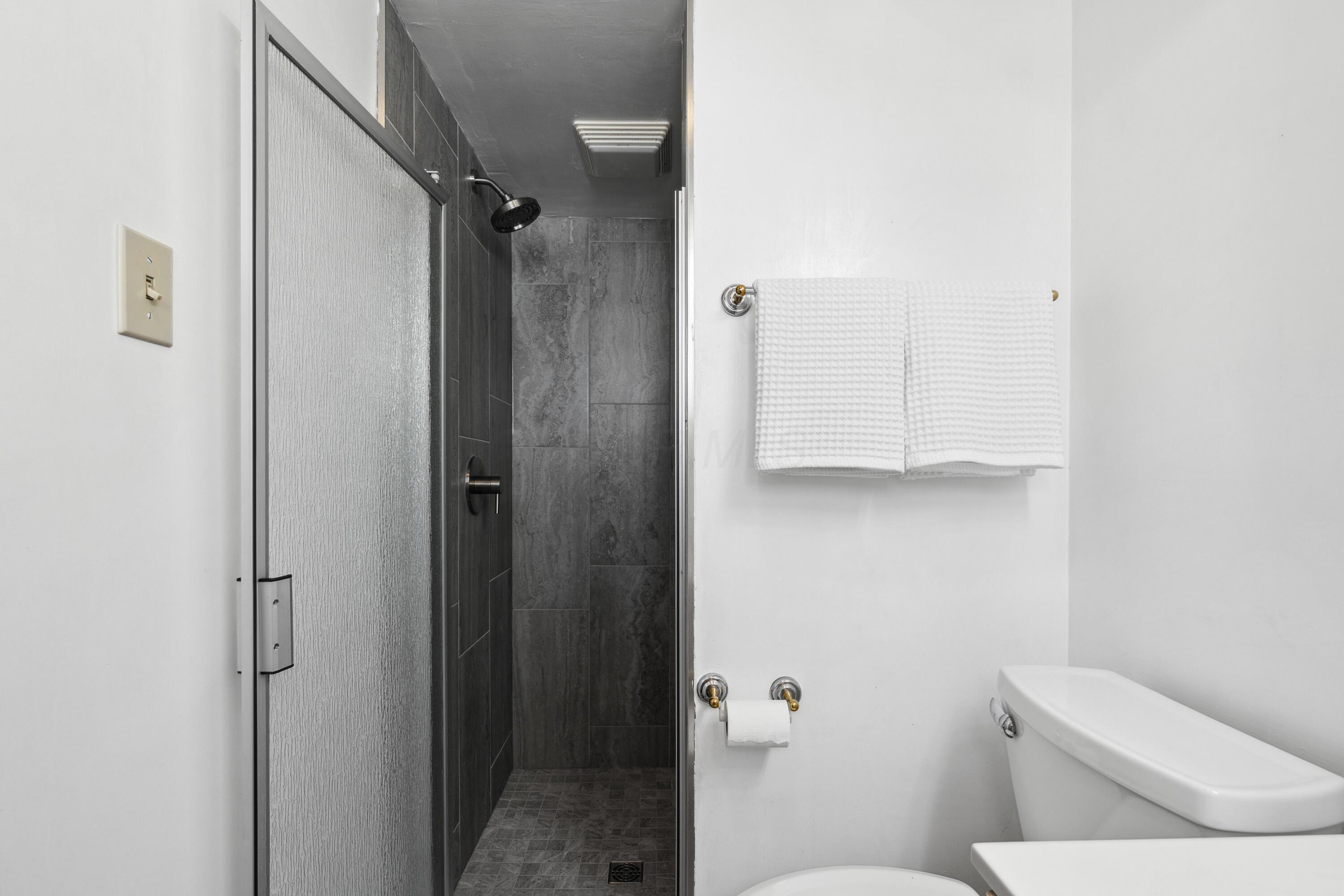 1479 Kenwick Road Columbus, OH 43209 - Photo 22 of 30 Primary Suite Bathroom