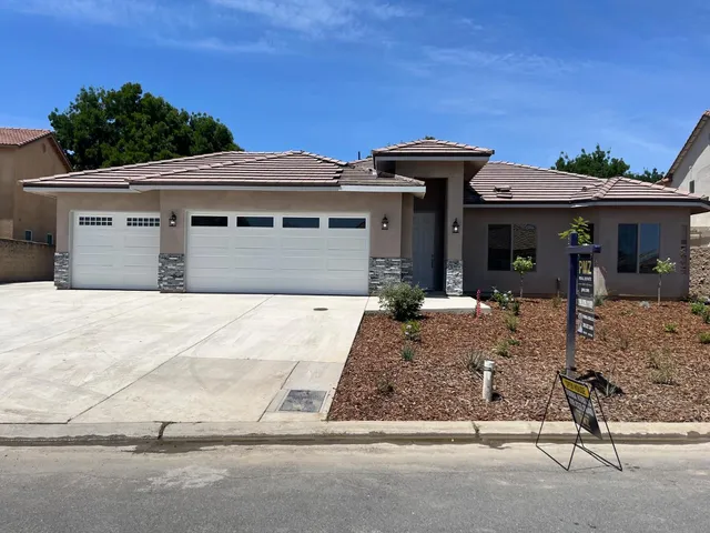 $625,000 | 8230 Lake Shore Drive, Chowchilla, CA 93610