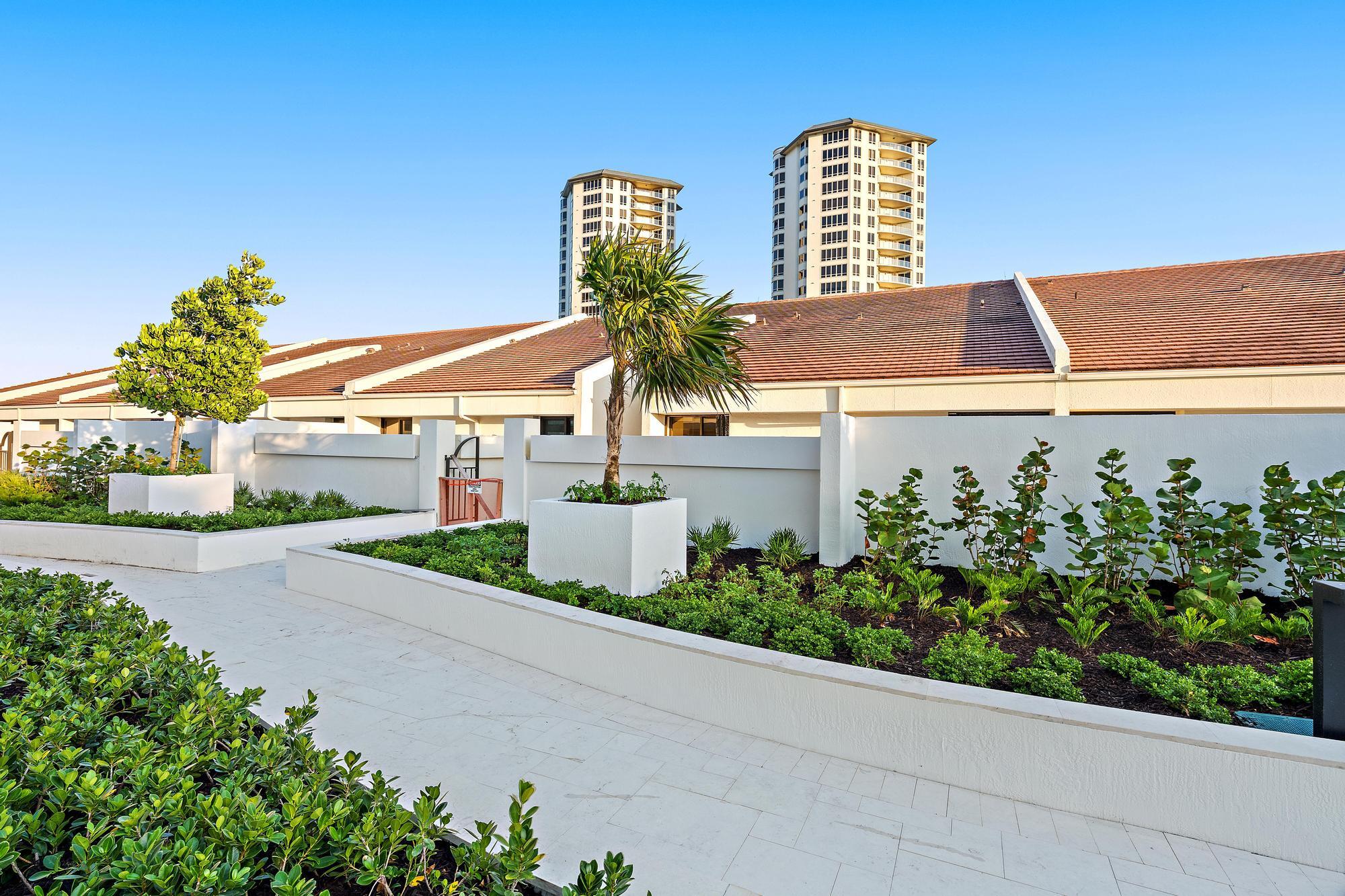 3970 North Ocean Drive, Unit 6 Singer Island, FL 33404 - Photo 30 of 55 Villa Exterior