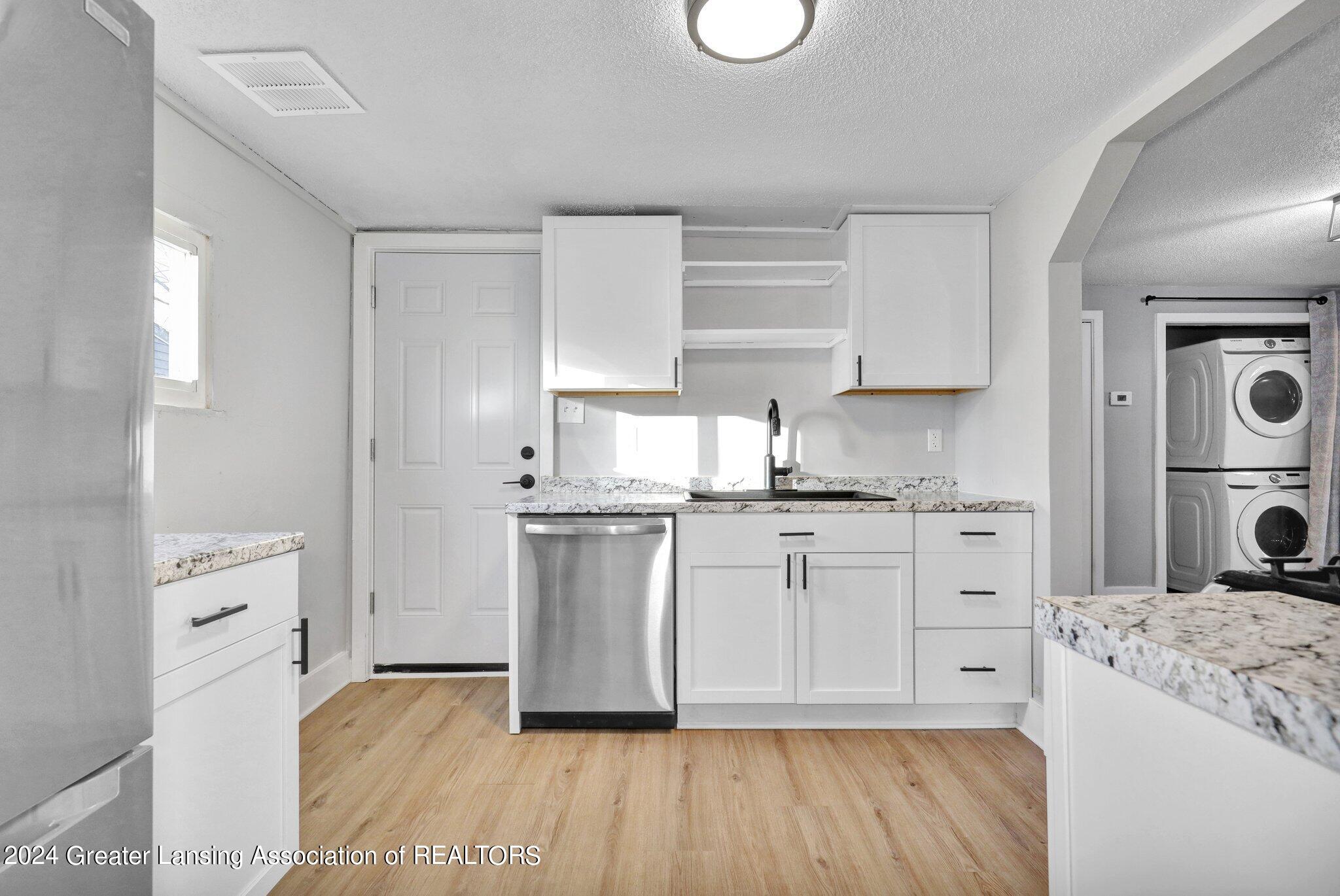 6408 Cooper Road Lansing, MI 48911 - Photo 14 of 19 Kitchen