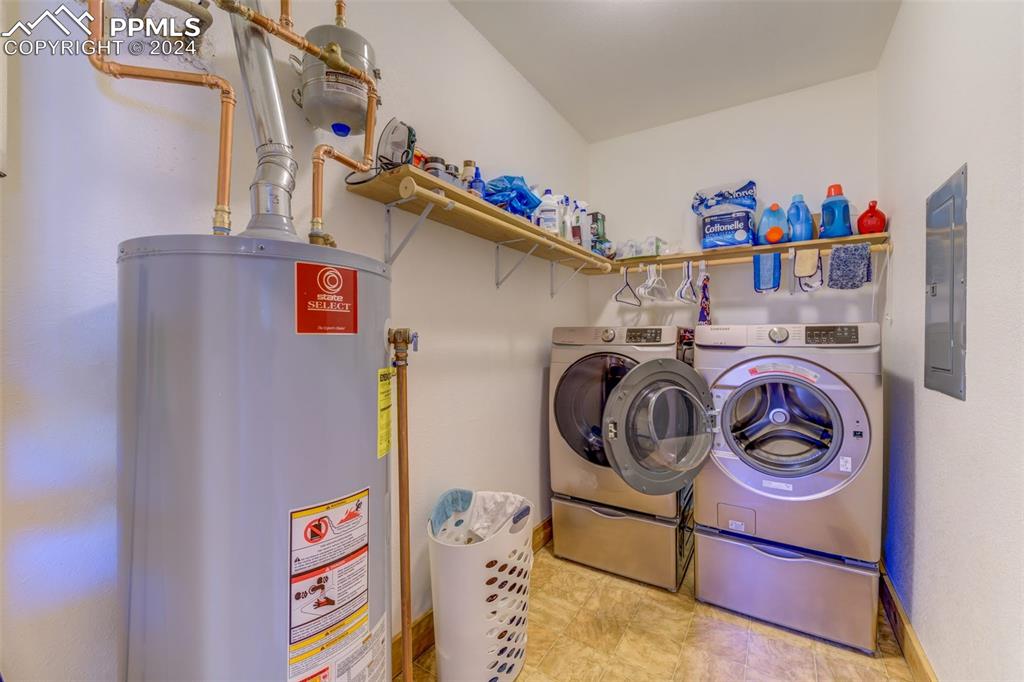 111 Rocchio Drive Florence, CO 81226 - Photo 22 of 50 a utility room with dryer and washer