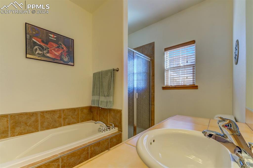 111 Rocchio Drive Florence, CO 81226 - Photo 24 of 50 a bathroom with a tub a sink and a mirror