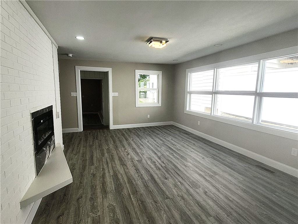 47 Oak Ridge Drive Decatur, IL 62521 - Photo 2 of 23 living room
