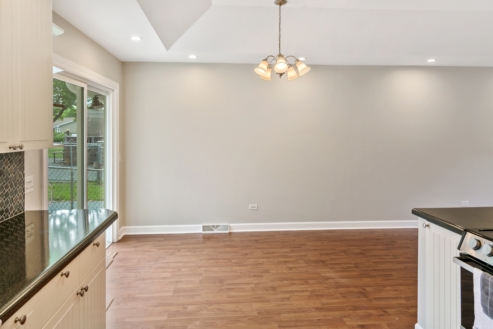 219 Countryside Lane Lindenhurst, IL 60046 - Photo 8 of 25