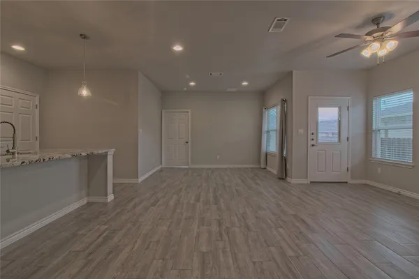 $1,575 | 473 Cr 306 Jarrell Tx 76537, Unit B, Jarrell, TX 76537