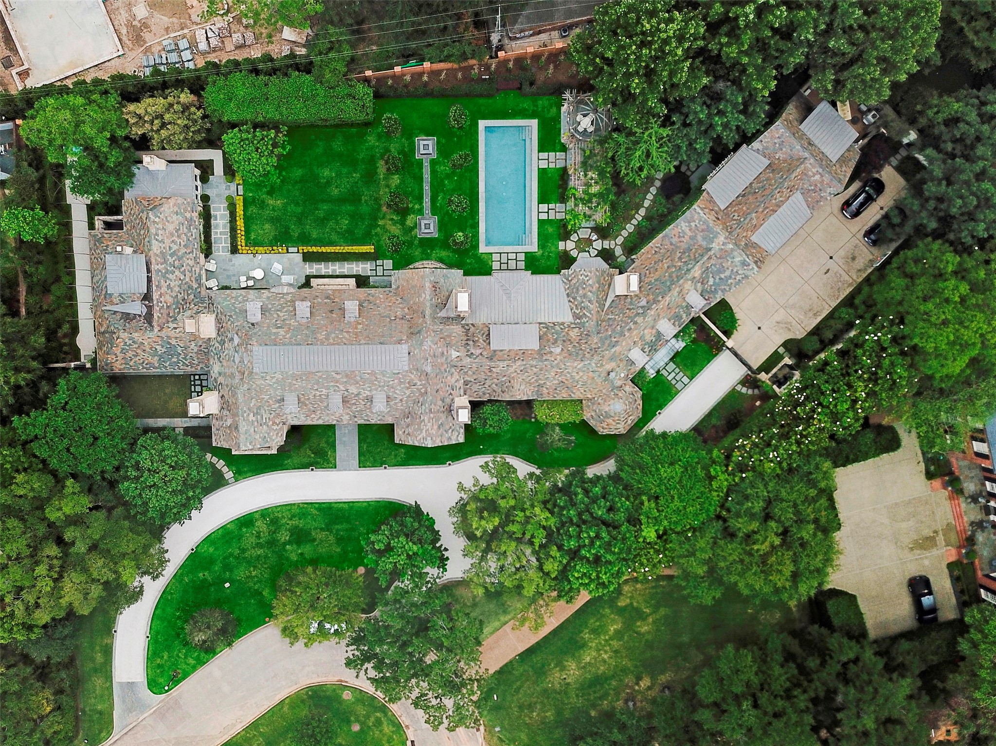 3 Briarwood Court Houston, TX 77019 - Photo 50 of 50 an aerial view of a house with a garden and plants