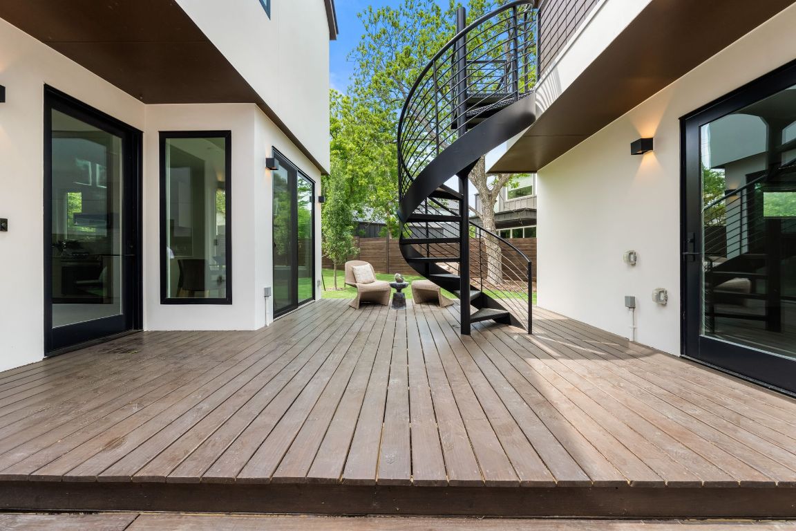 3209 Dolphin Drive, Unit 2 Austin, TX 78704 - Photo 29 of 40 a view of outdoor space and deck