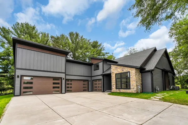$1,290,000 | W5303 Briarwood Road, Sugar Creek, WI 53121