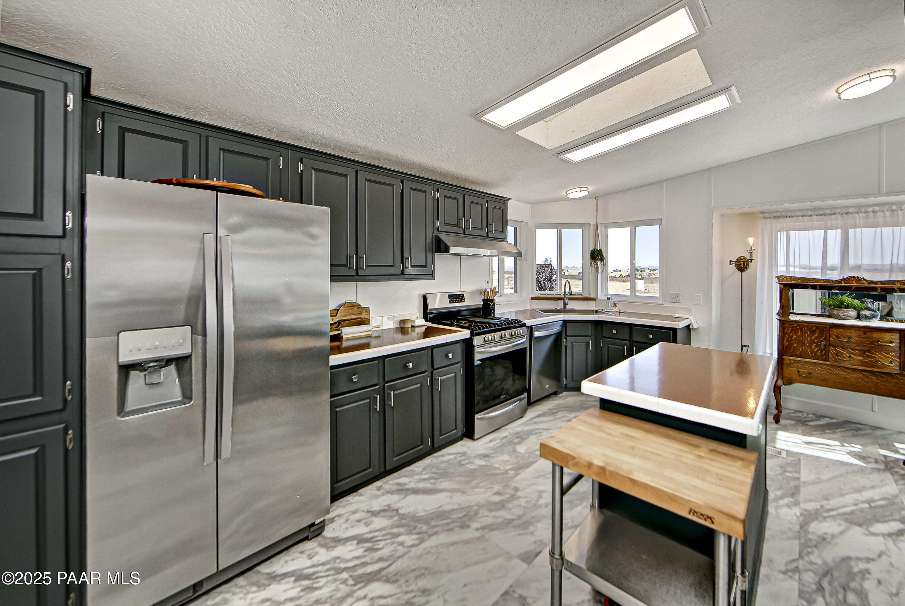 10450 North Poquito Valley Road Prescott Valley, AZ 86315 - Photo 11 of 30 28-Kitchen