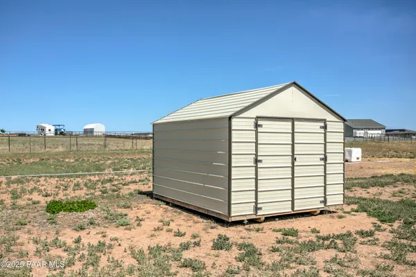 $950,000 | 10450 North Poquito Valley Road, Prescott Valley, AZ 86315