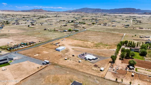 $950,000 | 10450 North Poquito Valley Road, Prescott Valley, AZ 86315