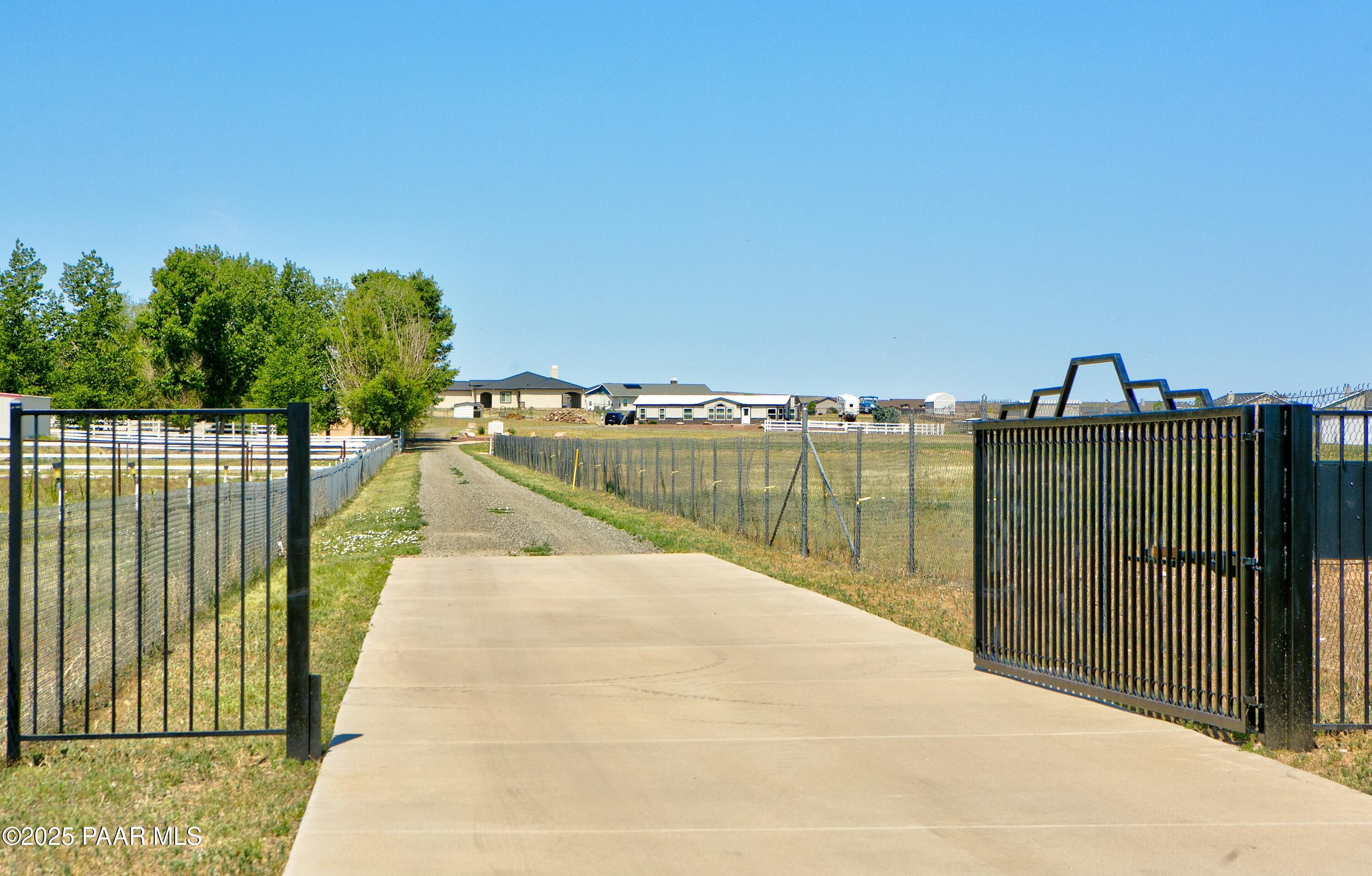 10450 North Poquito Valley Road Prescott Valley, AZ 86315 - Photo 3 of 30 15-Gated Entrance