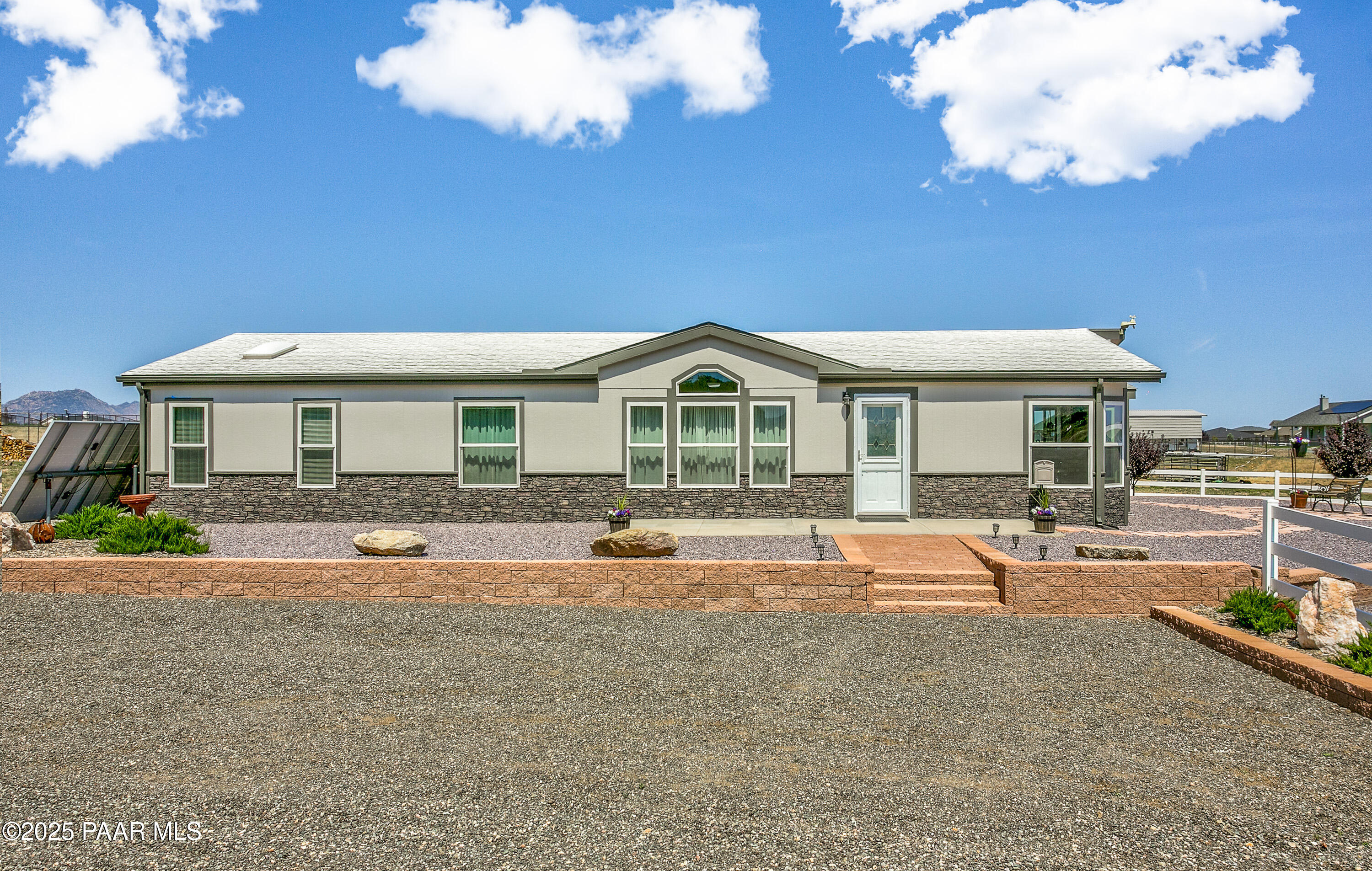 10450 North Poquito Valley Road Prescott Valley, AZ 86315 - Photo 4 of 30 17-Front