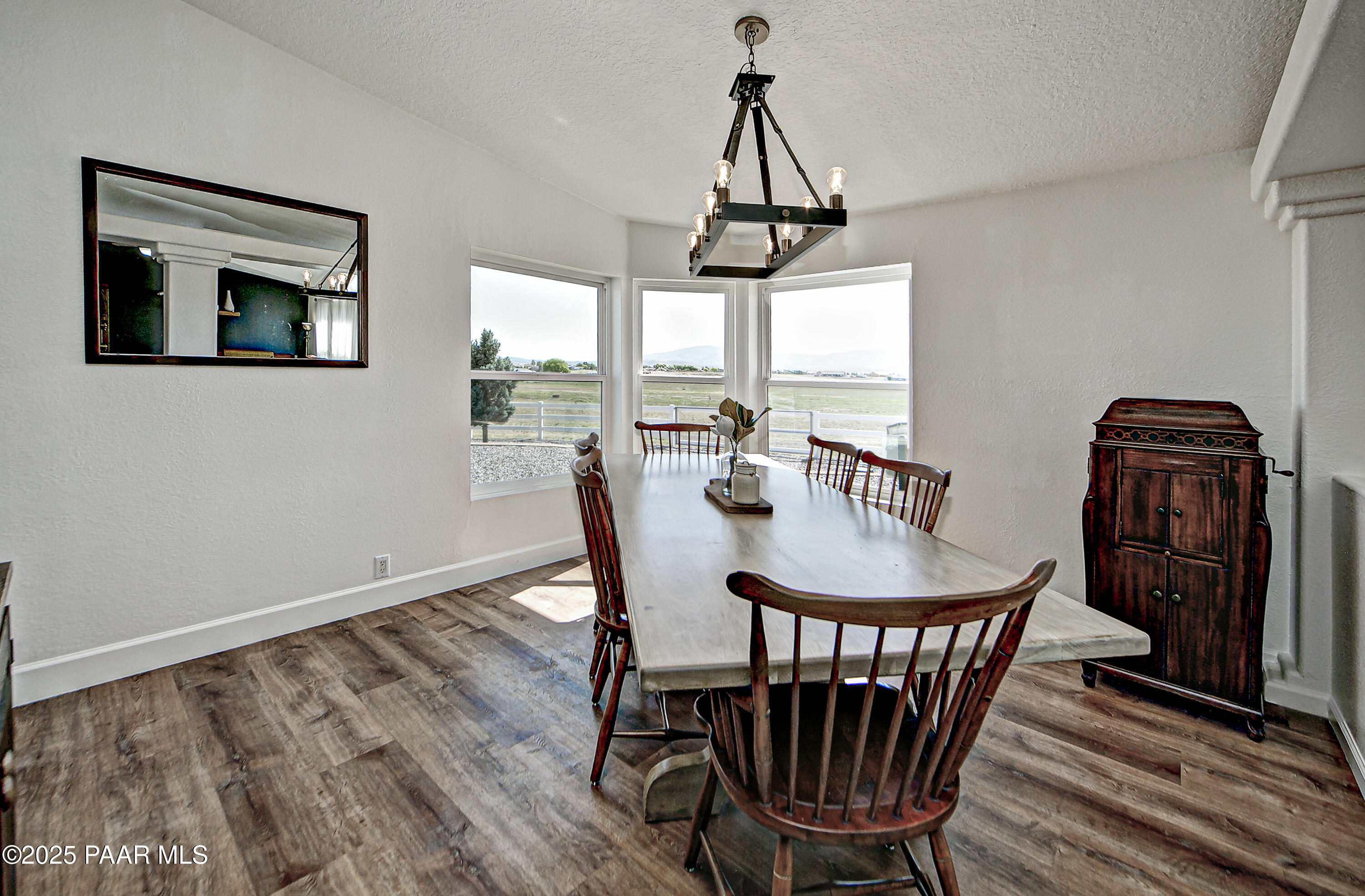 10450 North Poquito Valley Road Prescott Valley, AZ 86315 - Photo 8 of 30 24-Dining