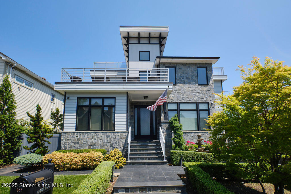 185 Radcliff Road Staten Island, NY 10305 - Photo 1 of 46 Front