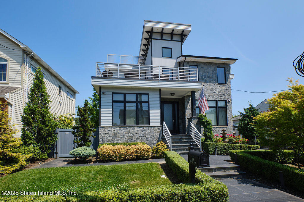 185 Radcliff Road Staten Island, NY 10305 - Photo 2 of 46 DSCF5729