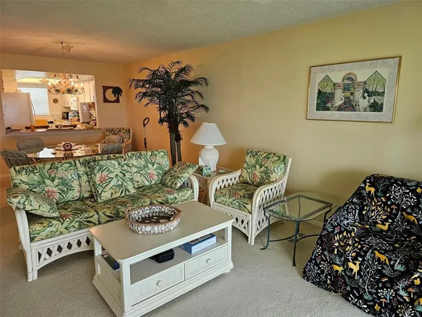 $4,300 | 4765 Independence Drive, Bradenton, FL 34210