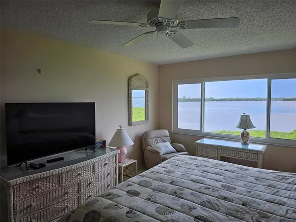 $4,300 | 4765 Independence Drive, Bradenton, FL 34210