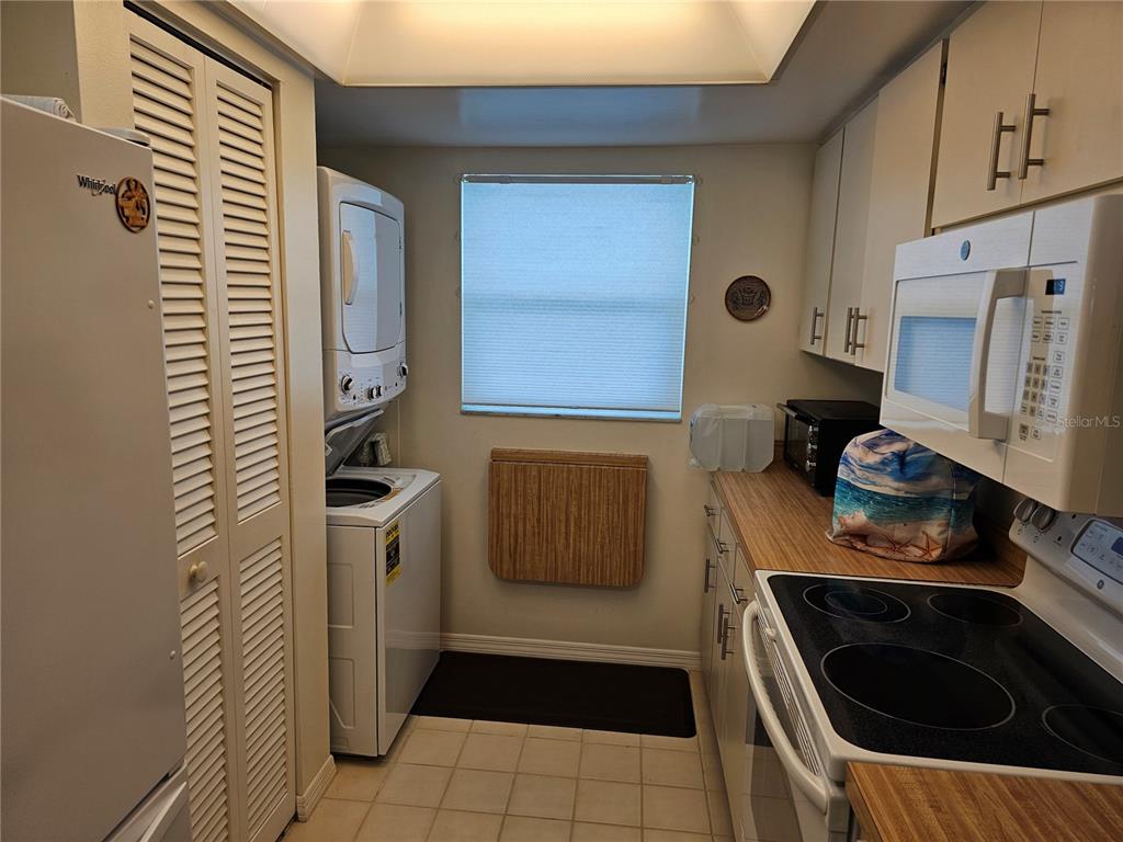 4765 Independence Drive Bradenton, FL 34210 - Photo 7 of 39 a room with storage and utility