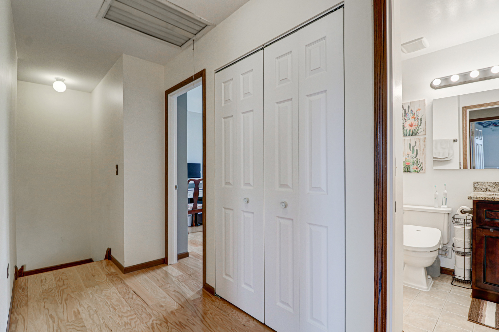 1126 Manchester Road Schaumburg, IL 60193 - Photo 25 of 28 a view of a livingroom with wooden floor and a bathroom space