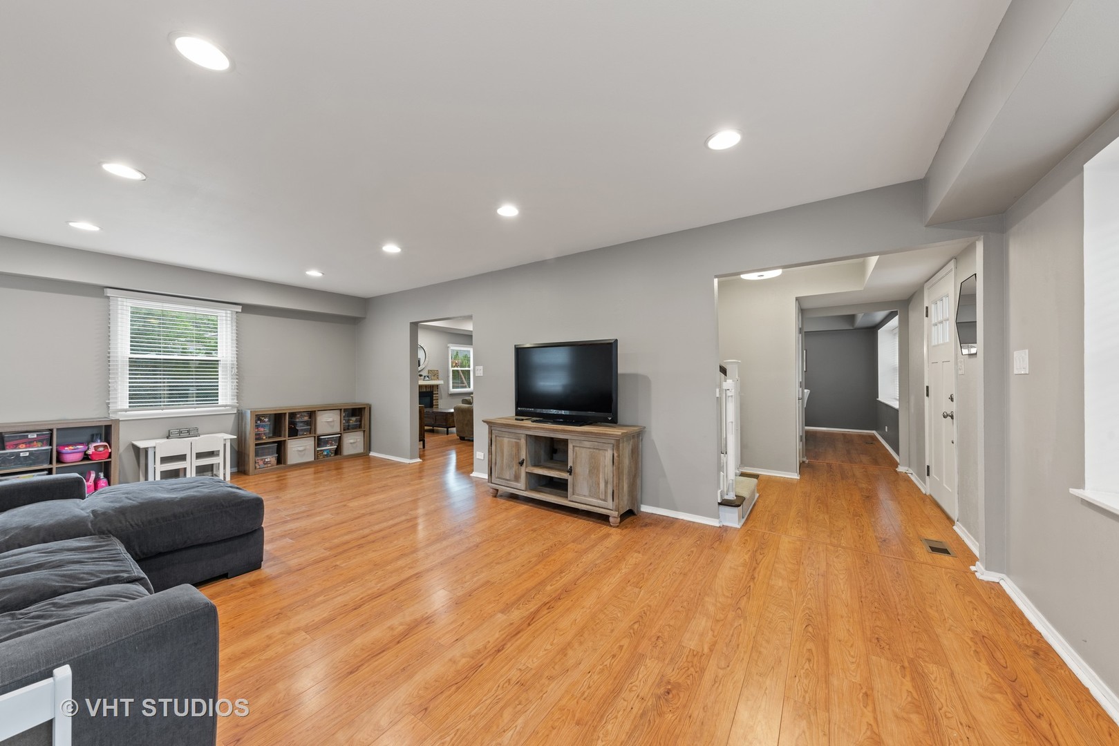 146 Stonegate Road Buffalo Grove, IL 60089 - Photo 3 of 19