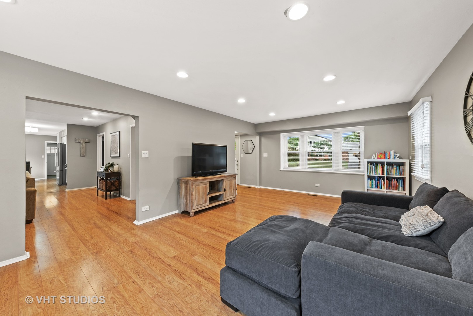 146 Stonegate Road Buffalo Grove, IL 60089 - Photo 4 of 19