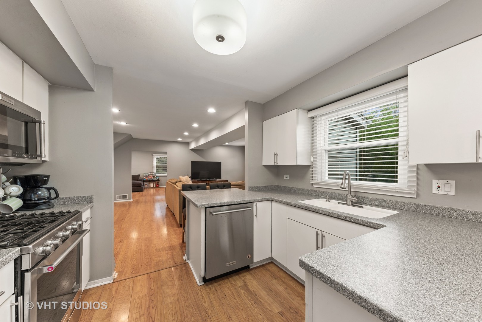 146 Stonegate Road Buffalo Grove, IL 60089 - Photo 5 of 19