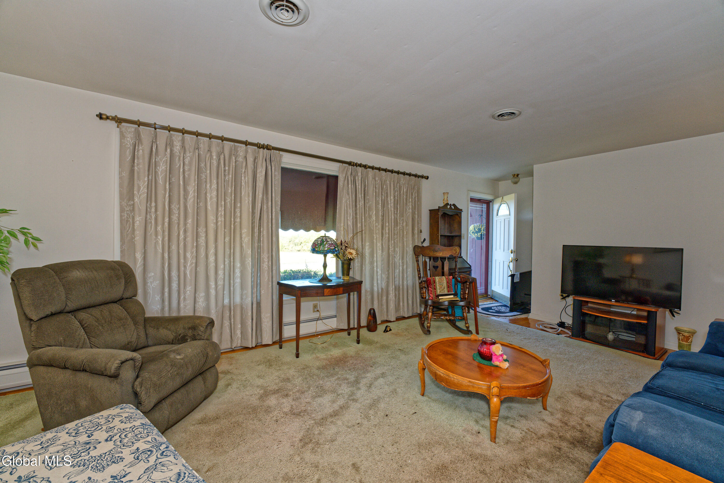 2208 Brookview Road Schodack, NY 12033 - Photo 8 of 32 1 Livingroom 4