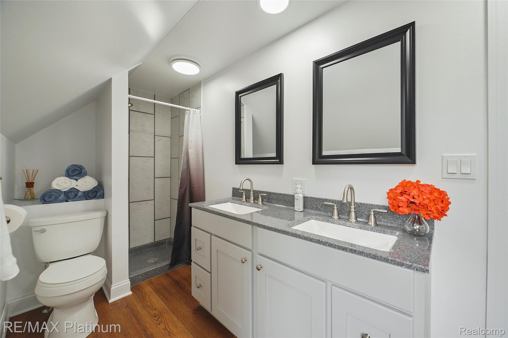 7055 West Allen Road Fowlerville, MI 48836 - Photo 24 of 34 023-photo-main-bathroom-9469703.jpg