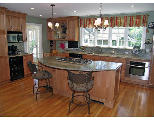 7 Seneca Road Winchester, MA 01890 - Photo 3 of 28 Gallery Image 3