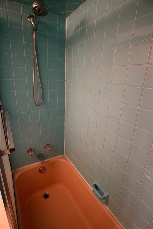 2570 Mt Royal Road Pittsburgh, PA 15217 - Photo 28 of 31