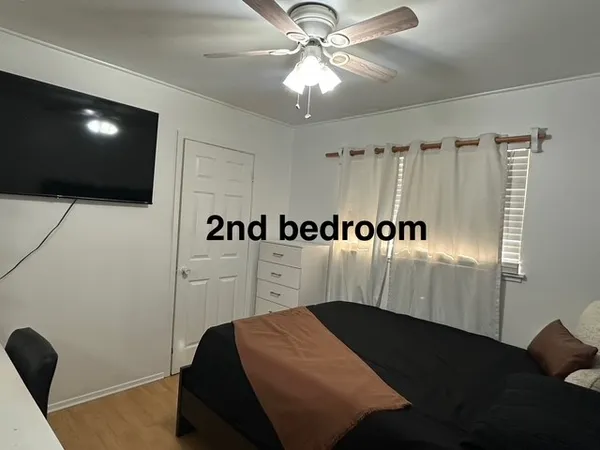 a view of a livingroom with furniture