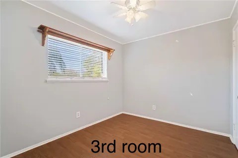 237 Briarwood Drive Kingsville, TX 78363 - Photo 10 of 13 an empty room with a window