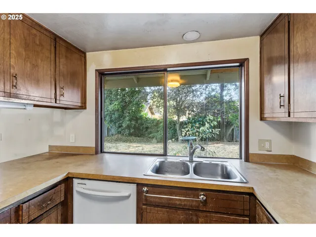 $362,000 | 3826 Peppertree Drive, Eugene, OR 97402