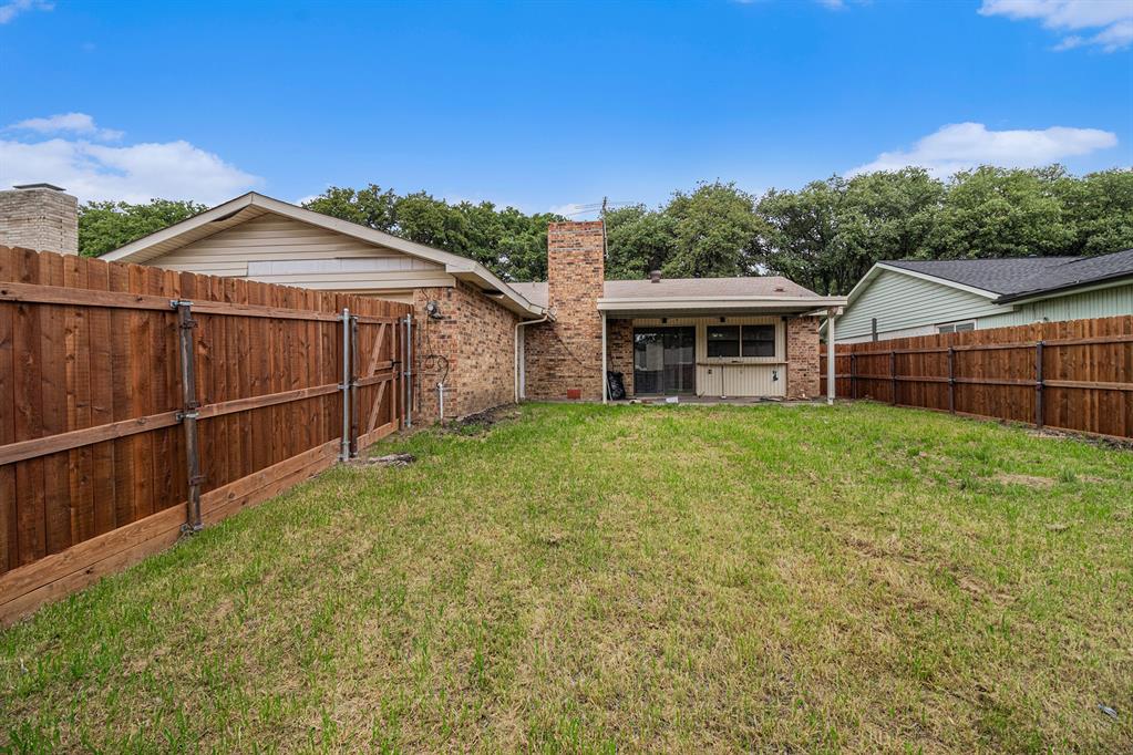 1814 Addington Drive Carrollton, TX 75007 - Photo 22 of 24 View of yard