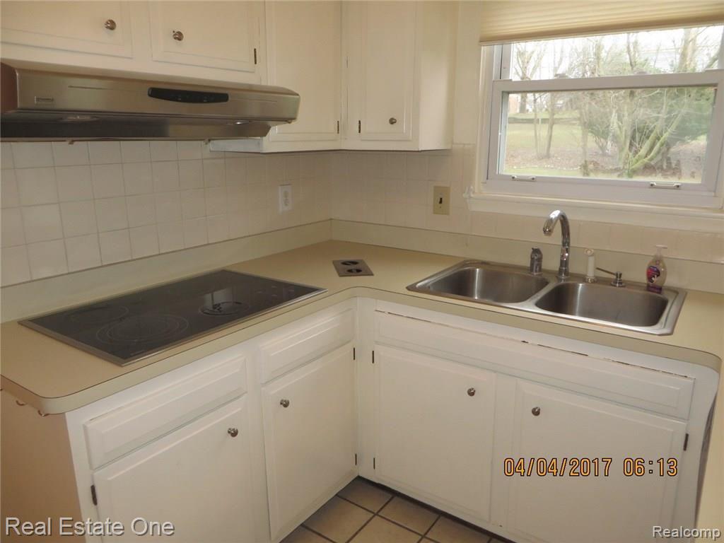 682 Spartan Drive Rochester, MI 48309 - Photo 14 of 30 IMG_5506.JPG