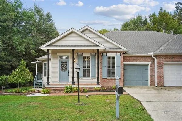 $285,000 | 617 Florida Street, Mandeville, LA 70448