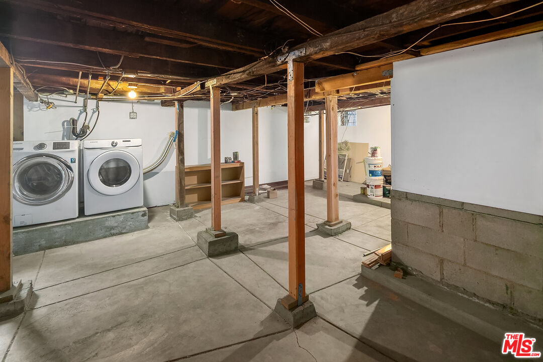 1436 Silver Boulevard Los Angeles, CA 90026 - Photo 20 of 31 a utility room with dryer and washer