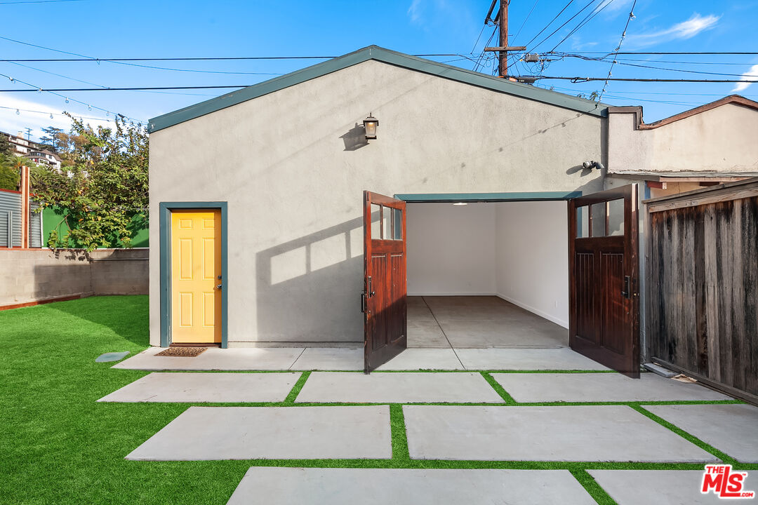 1436 Silver Boulevard Los Angeles, CA 90026 - Photo 26 of 31 a view of outdoor space