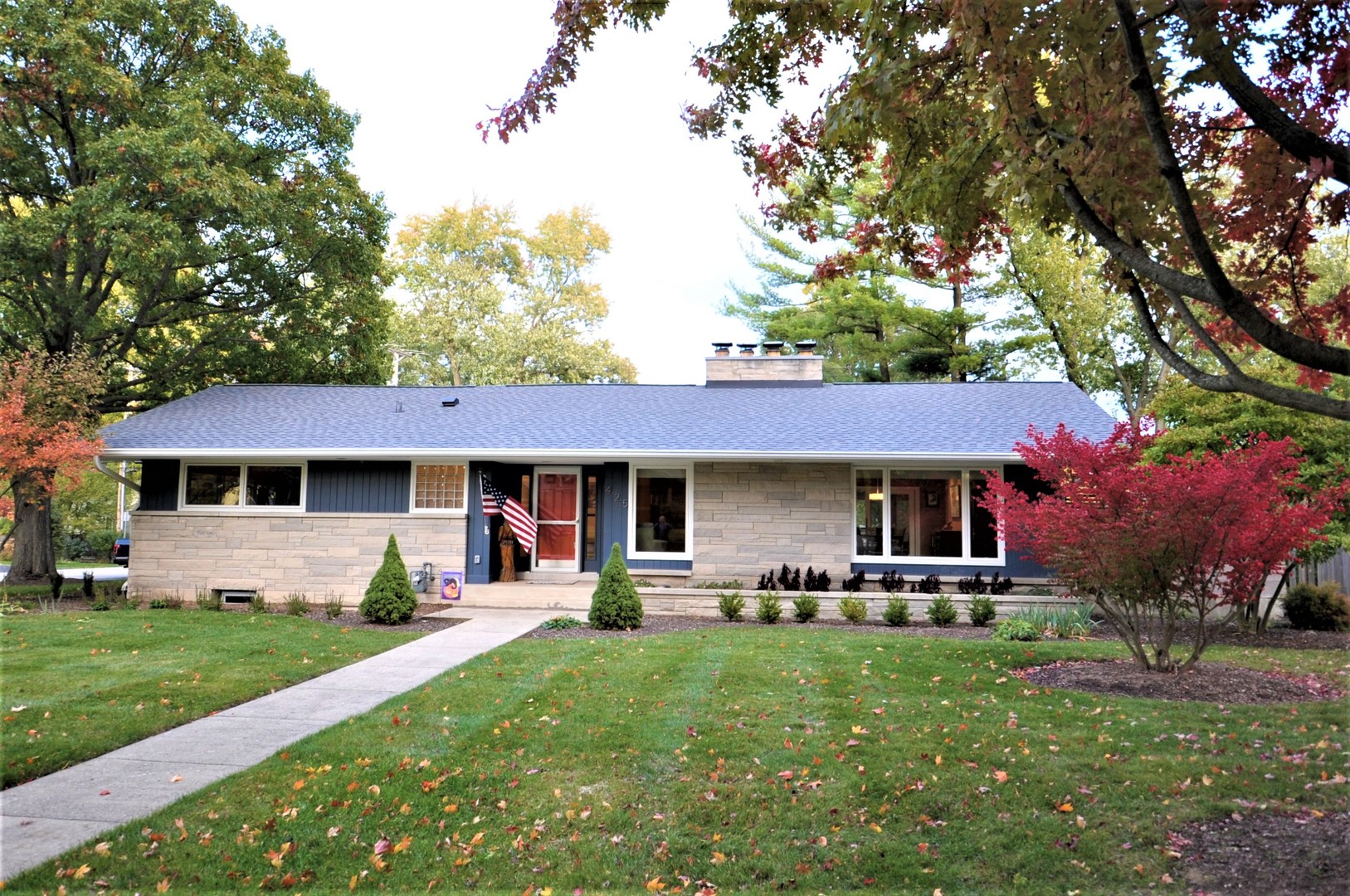 425 Maple Lane Geneva, IL 60134 - Photo 2 of 48 a front view of a house with garden