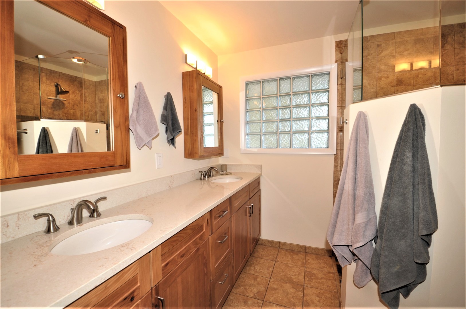 425 Maple Lane Geneva, IL 60134 - Photo 25 of 48 a bathroom with a double vanity sink and a mirror