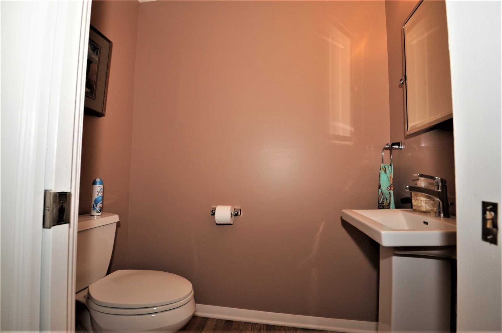 425 Maple Lane Geneva, IL 60134 - Photo 29 of 48 a bathroom with a sink a toilet and a mirror