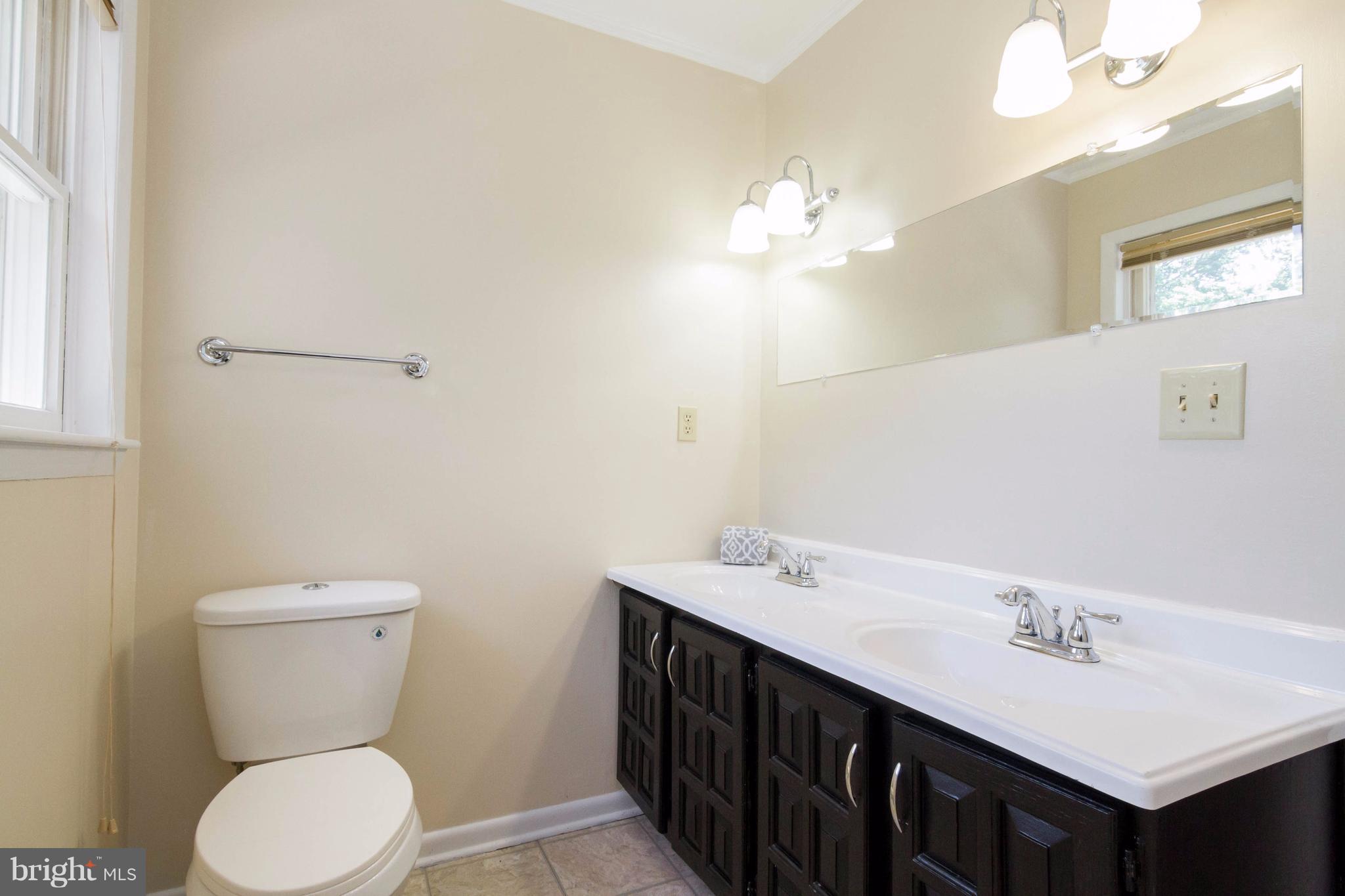 13523 Stonehouse Mountain Road Culpeper, VA 22701 - Photo 26 of 30 Upper Level Secondary Bath