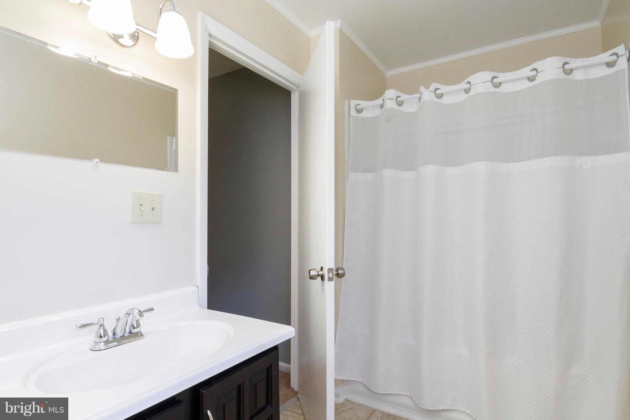 13523 Stonehouse Mountain Road Culpeper, VA 22701 - Photo 27 of 30 Secondary Bath Upper Level