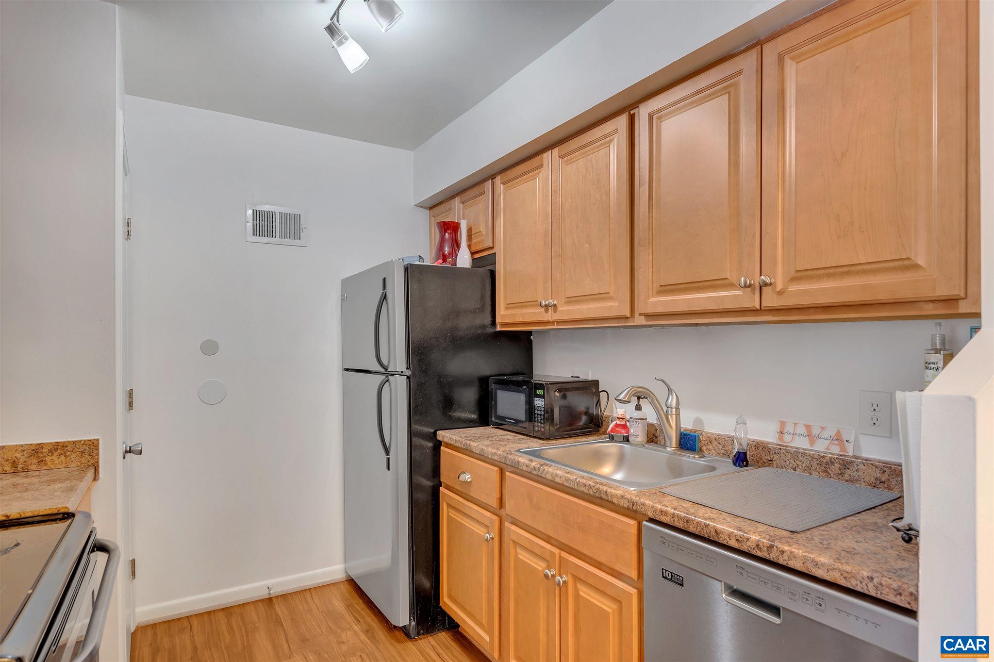 118 Turtle Creek Road, Unit 12 Charlottesville, VA 22901 - Photo 7 of 27 Gallery Image 7