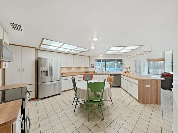 $549,900 | 305 Running Horse Road, Seffner, FL 33584